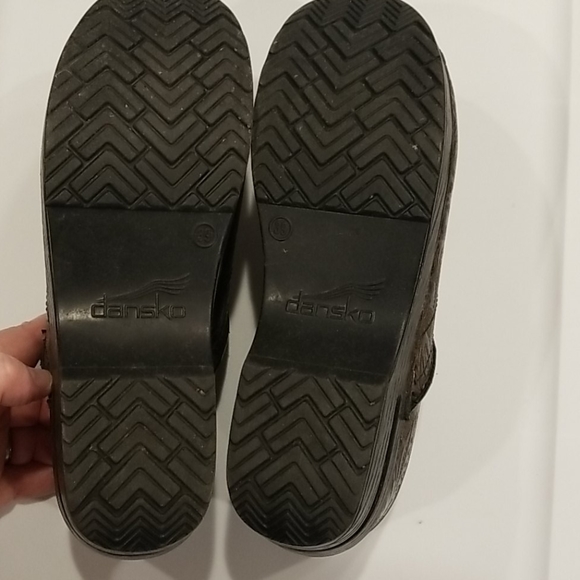 Dansko brown tooled clogs size 39 EU - Picture 3 of 6